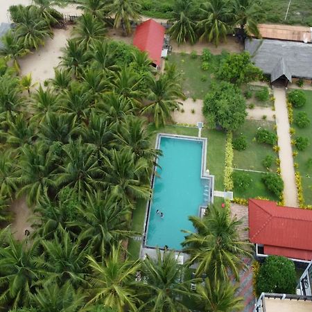Nn Beach Resort & Spa Нілавелі Екстер'єр фото
