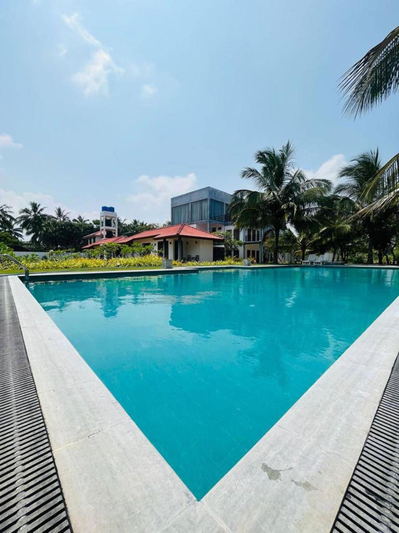 Nn Beach Resort & Spa Нілавелі Екстер'єр фото