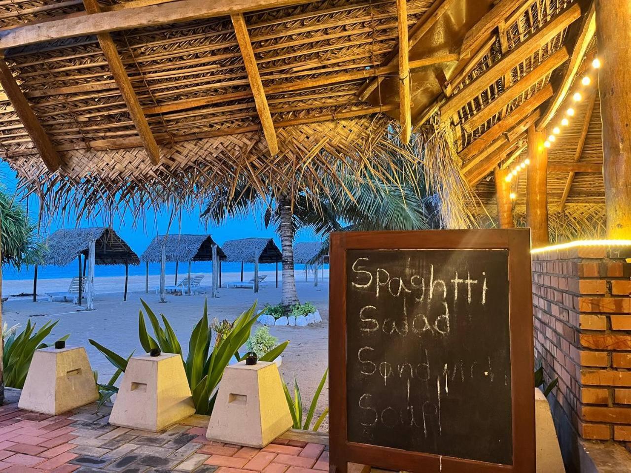 Nn Beach Resort & Spa Нілавелі Екстер'єр фото
