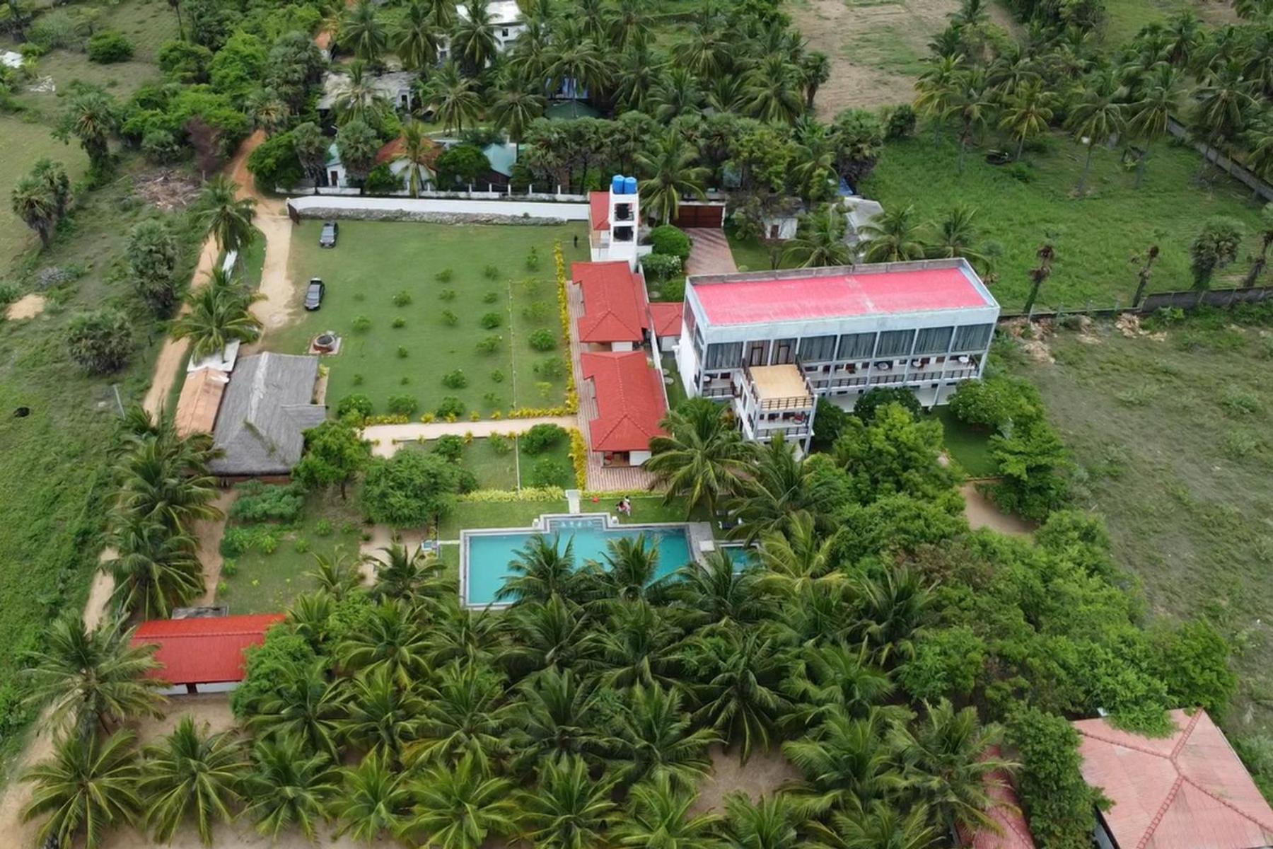 Nn Beach Resort & Spa Нілавелі Екстер'єр фото